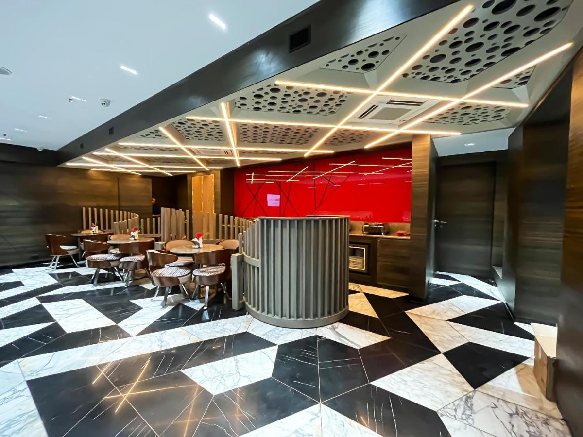 Morvee Alipore Hotel